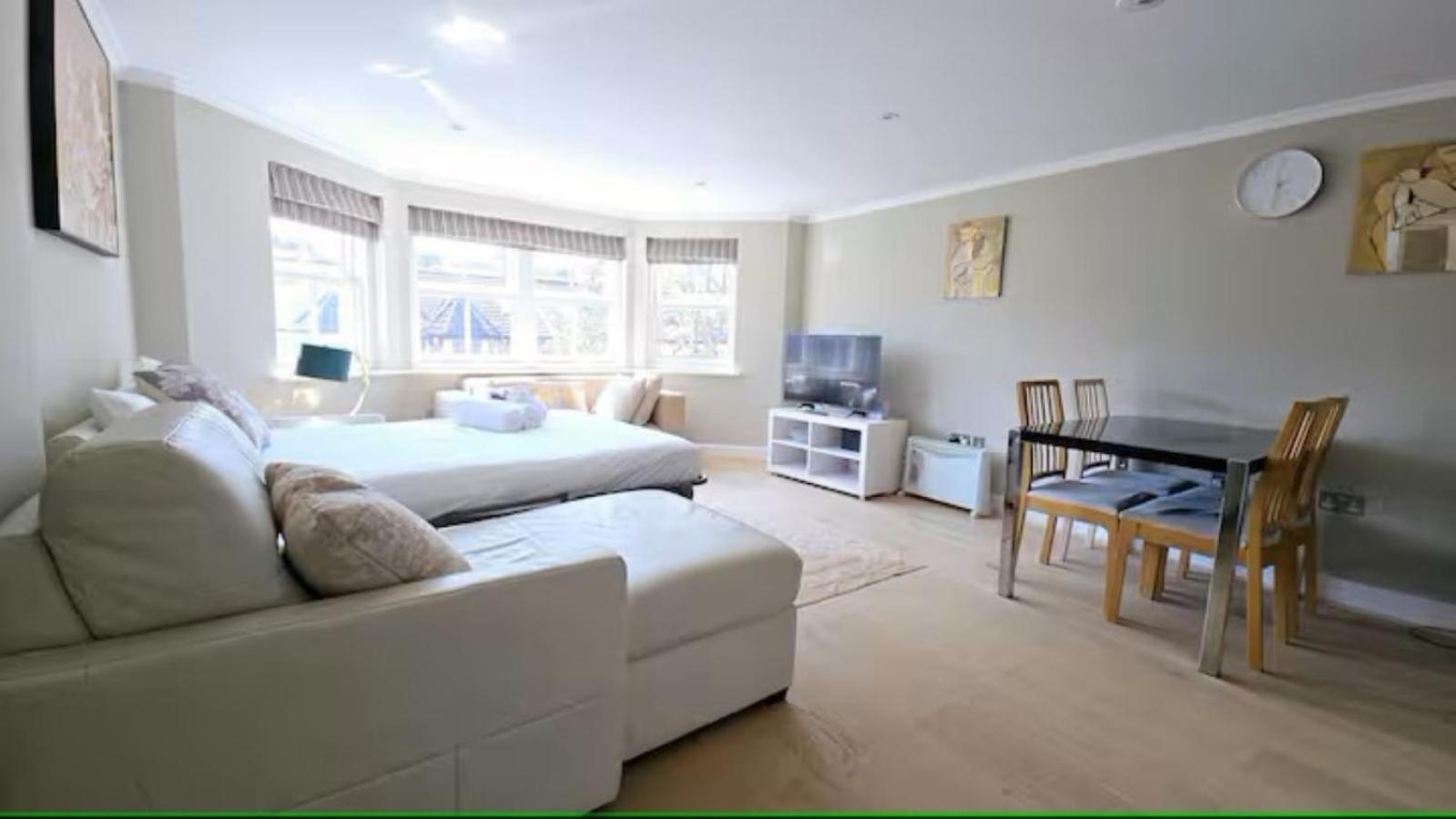 Luxury 1 Bed Apt Sleeps 5, Barons Court 5M To Tube Лондон Екстериор снимка
