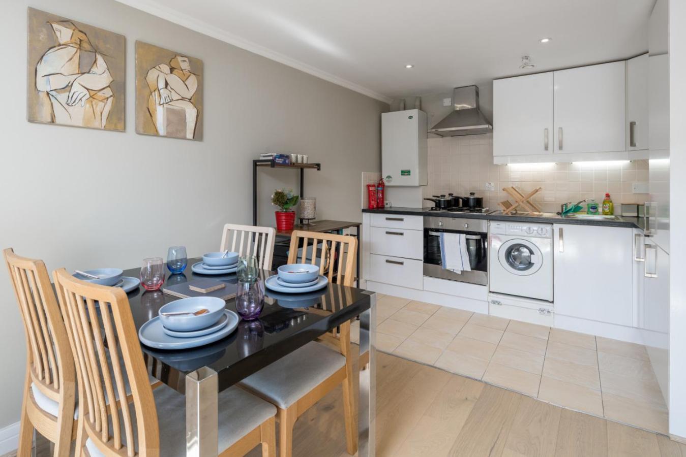 Luxury 1 Bed Apt Sleeps 5, Barons Court 5M To Tube Лондон Екстериор снимка