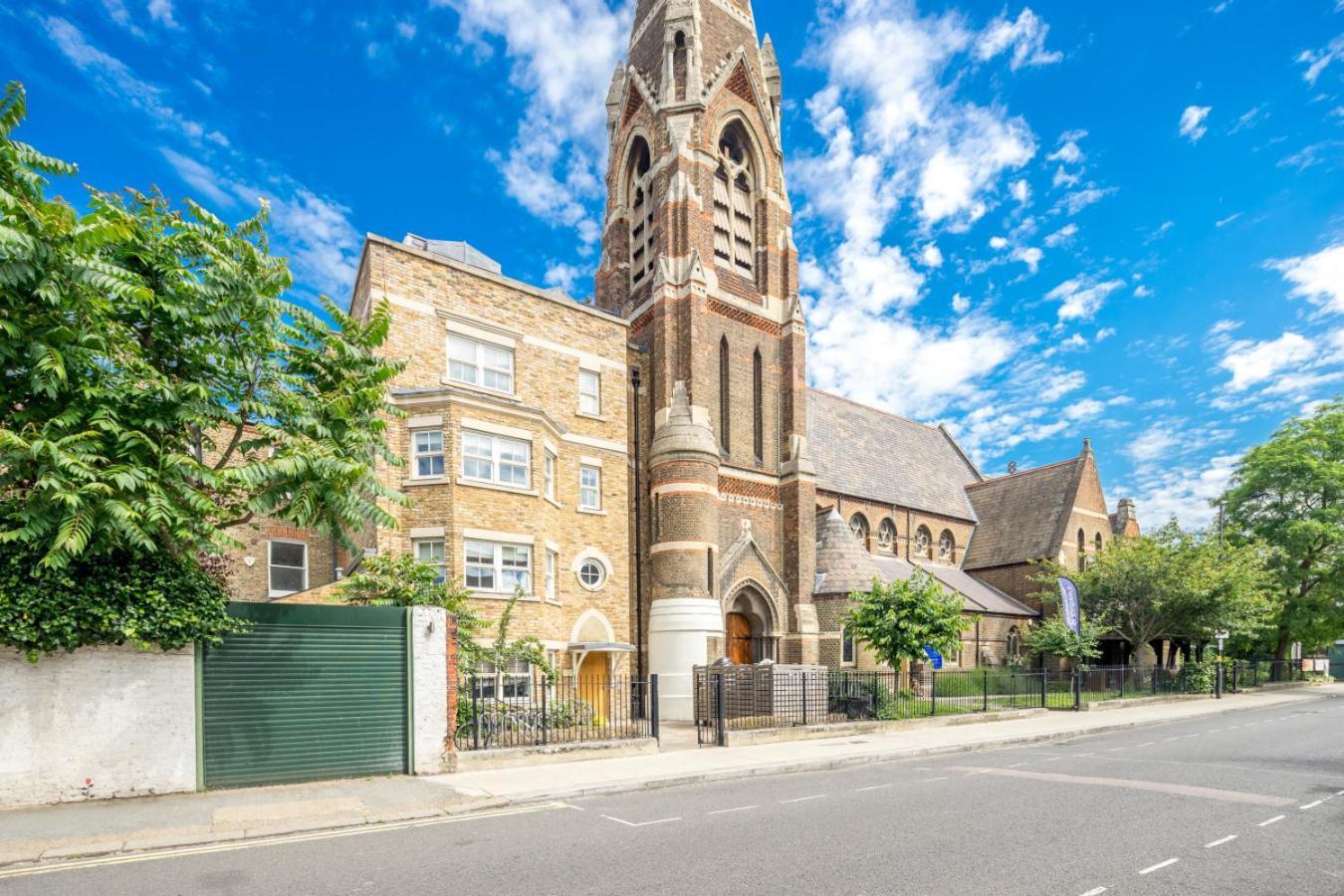 Luxury 1 Bed Apt Sleeps 5, Barons Court 5M To Tube Лондон Екстериор снимка